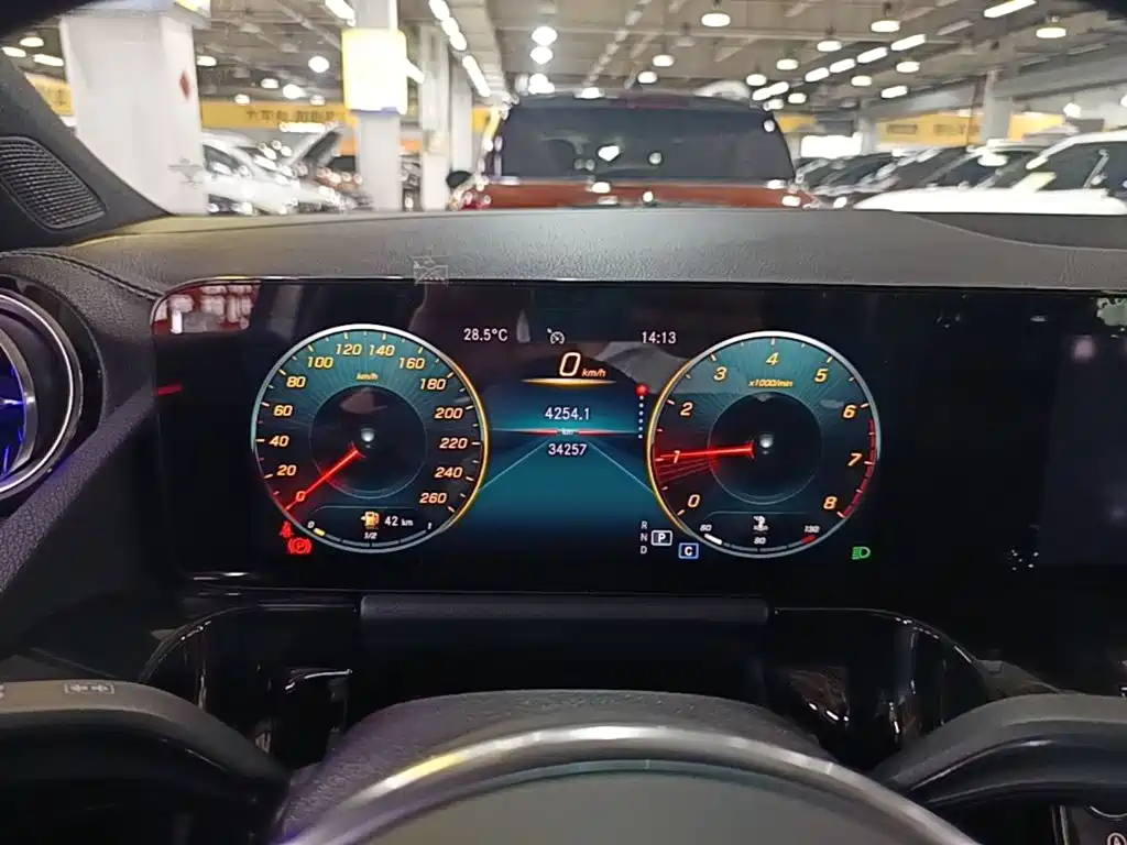 Mercedes-Benz GLA — миниатюра 12