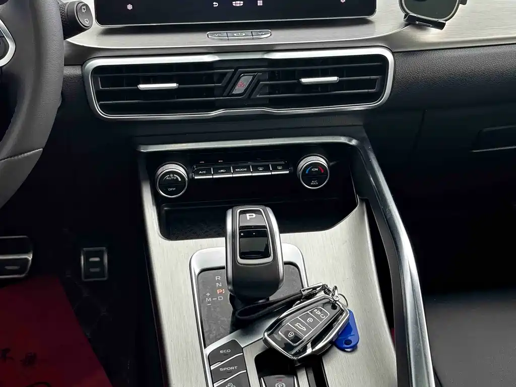 Geely Binyue — миниатюра 8