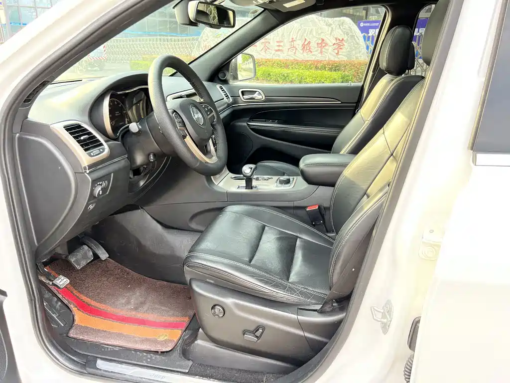 Jeep Grand Cherokee (Import) — миниатюра 9