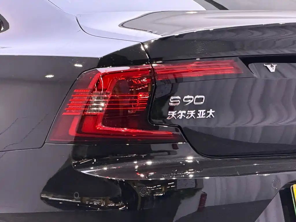 Volvo S90 PHEV — миниатюра 8