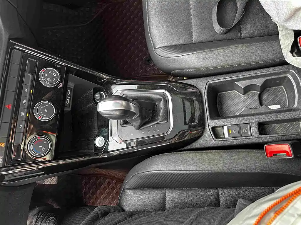 Volkswagen T-Roc — миниатюра 9