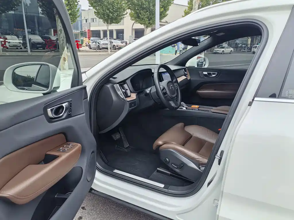 Volvo XC60 — миниатюра 8