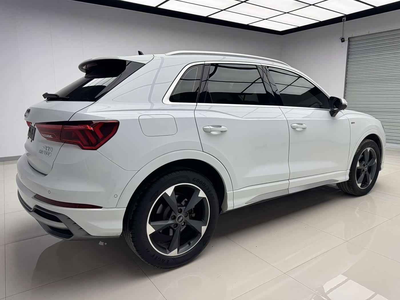 Audi Q3 1.4 л 2022 г. Белый, пробег 18000 км