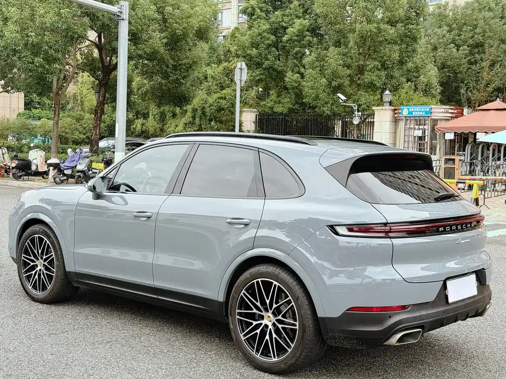 Porsche Cayenne — миниатюра 5