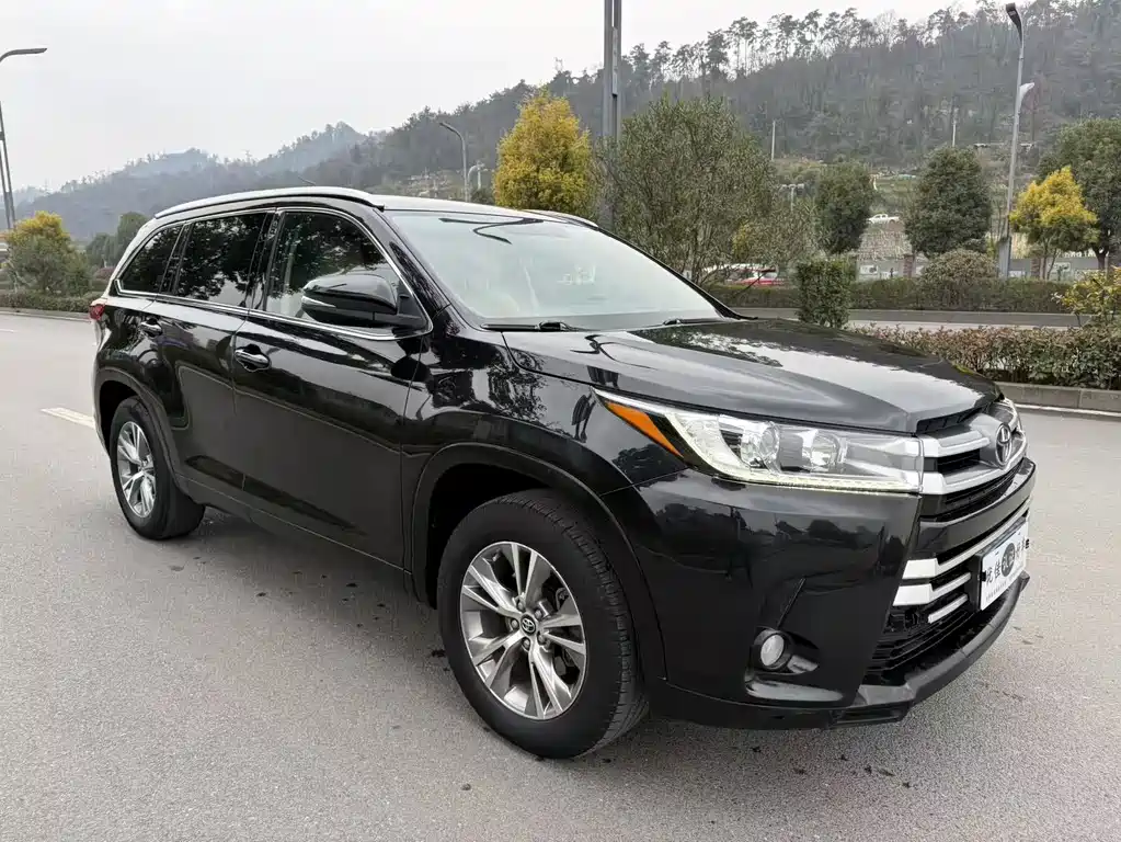 TOYOTA HIGHLANDER