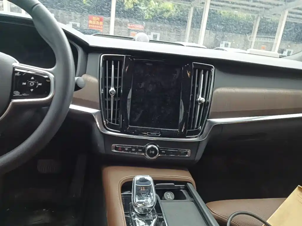Volvo S90 — миниатюра 13