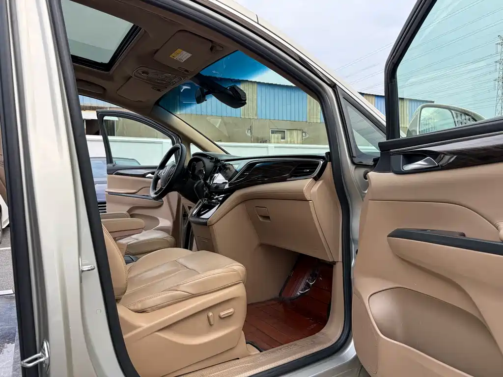 Buick GL8 — миниатюра 8