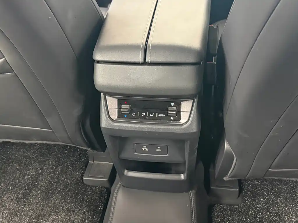 Ford Edge — миниатюра 11