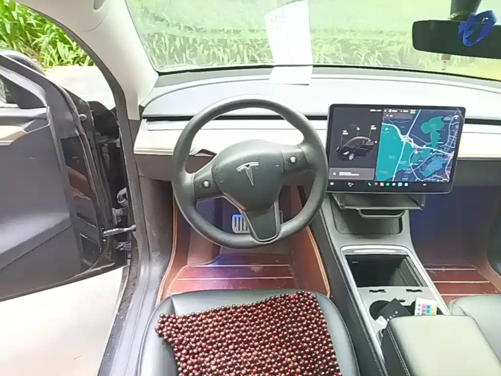 Tesla Model Y — миниатюра 11