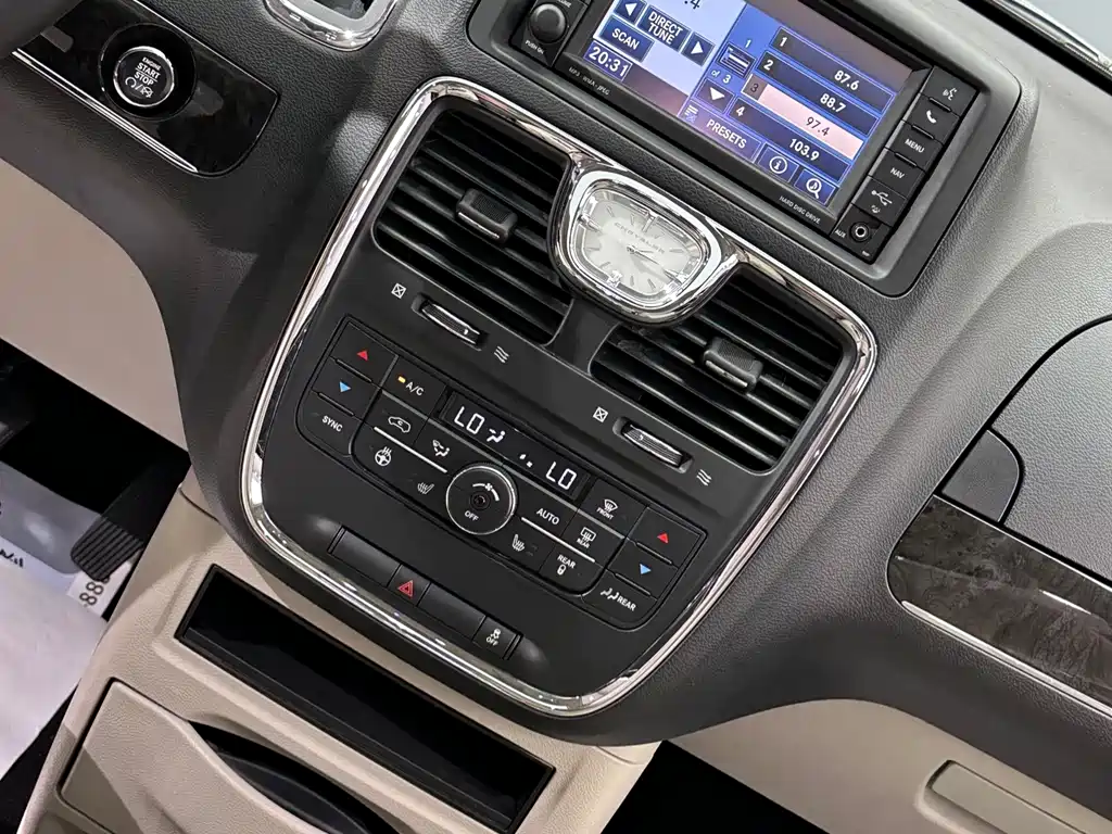 Chrysler Grand Voyager (Import) — миниатюра 22