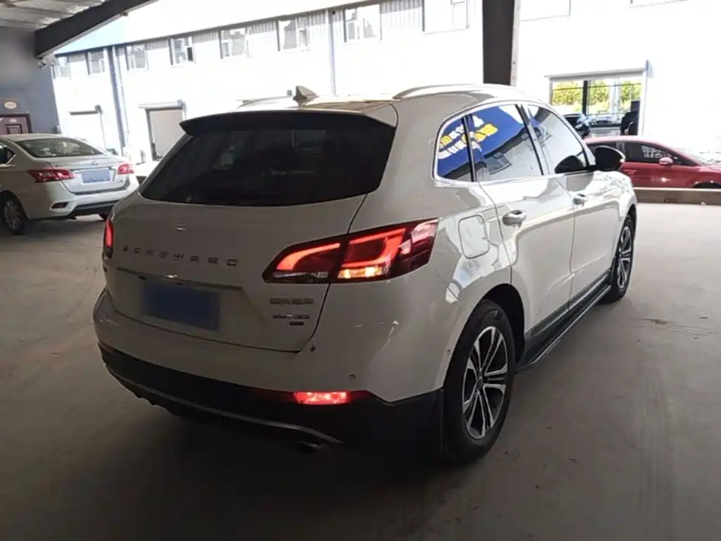 Borgward BX7 — миниатюра 7