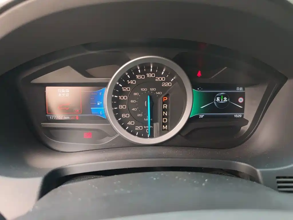 Ford Explorer (Import) — миниатюра 7
