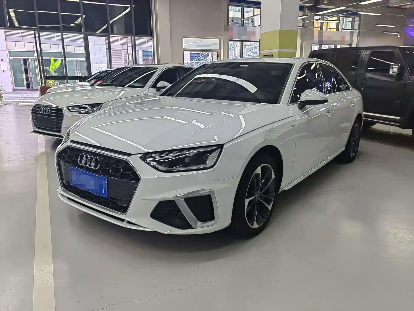 奥迪A4L 2025款 200万辆悦享版 40 TFSI 时尚动感型 2025