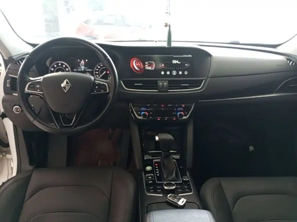 Borgward BX7 — миниатюра 10