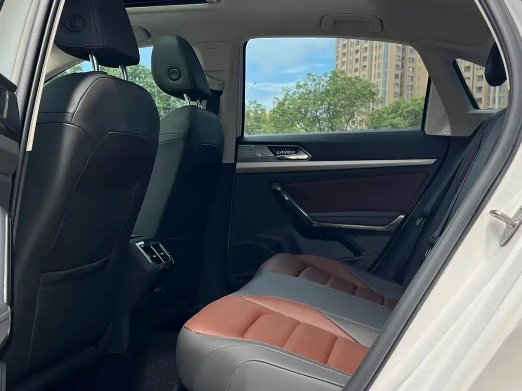 Volkswagen Lavida — миниатюра 9