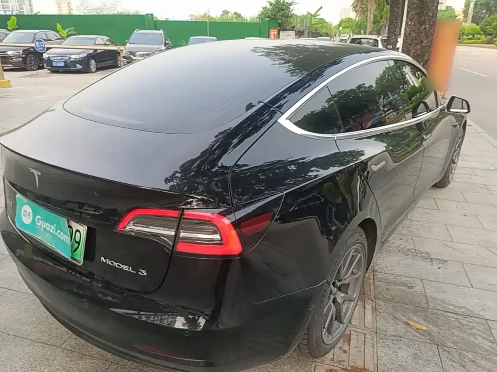 Tesla Model 3 — миниатюра 7