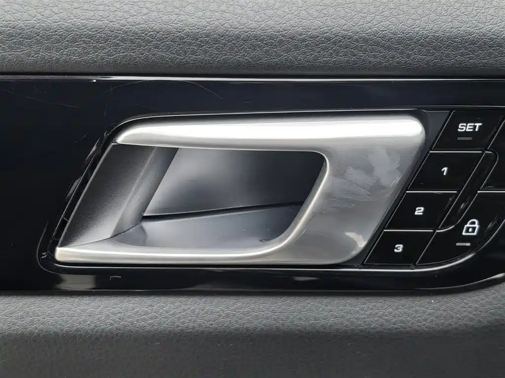 Porsche Cayenne — миниатюра 27