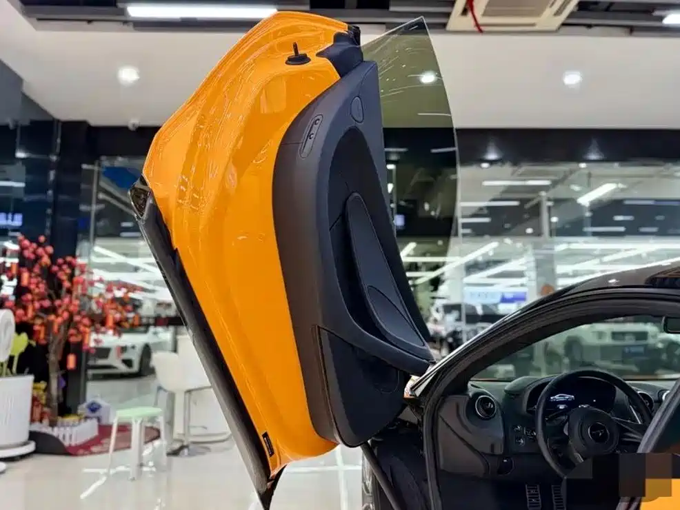 McLaren GT — миниатюра 10