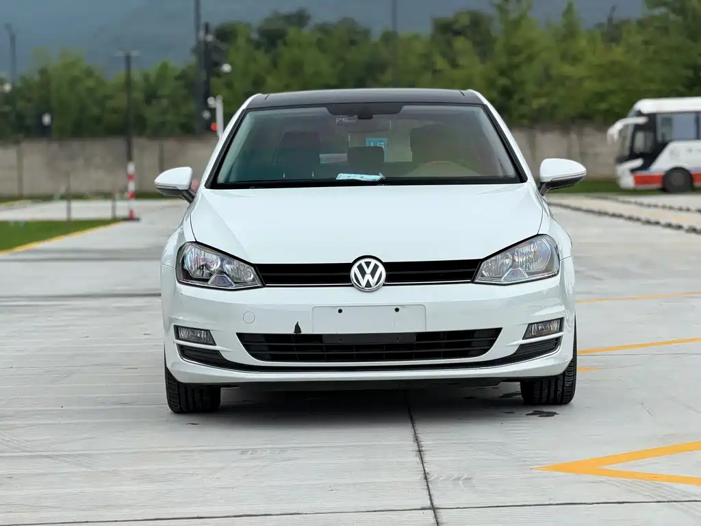 Volkswagen Golf 2016 230TSI AT Luxury