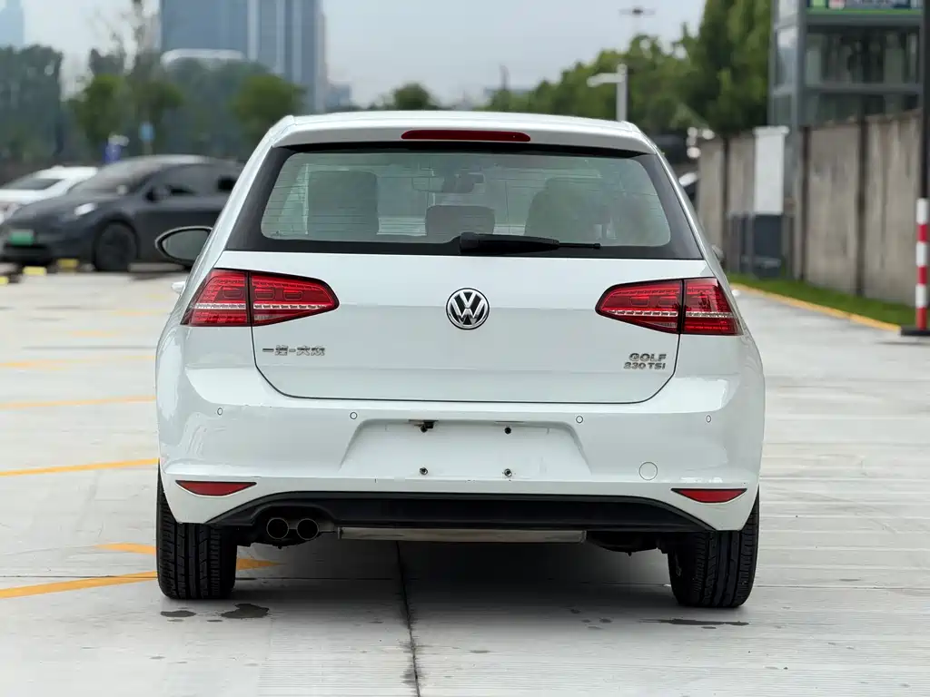 Volkswagen Golf 2016 230TSI AT Luxury