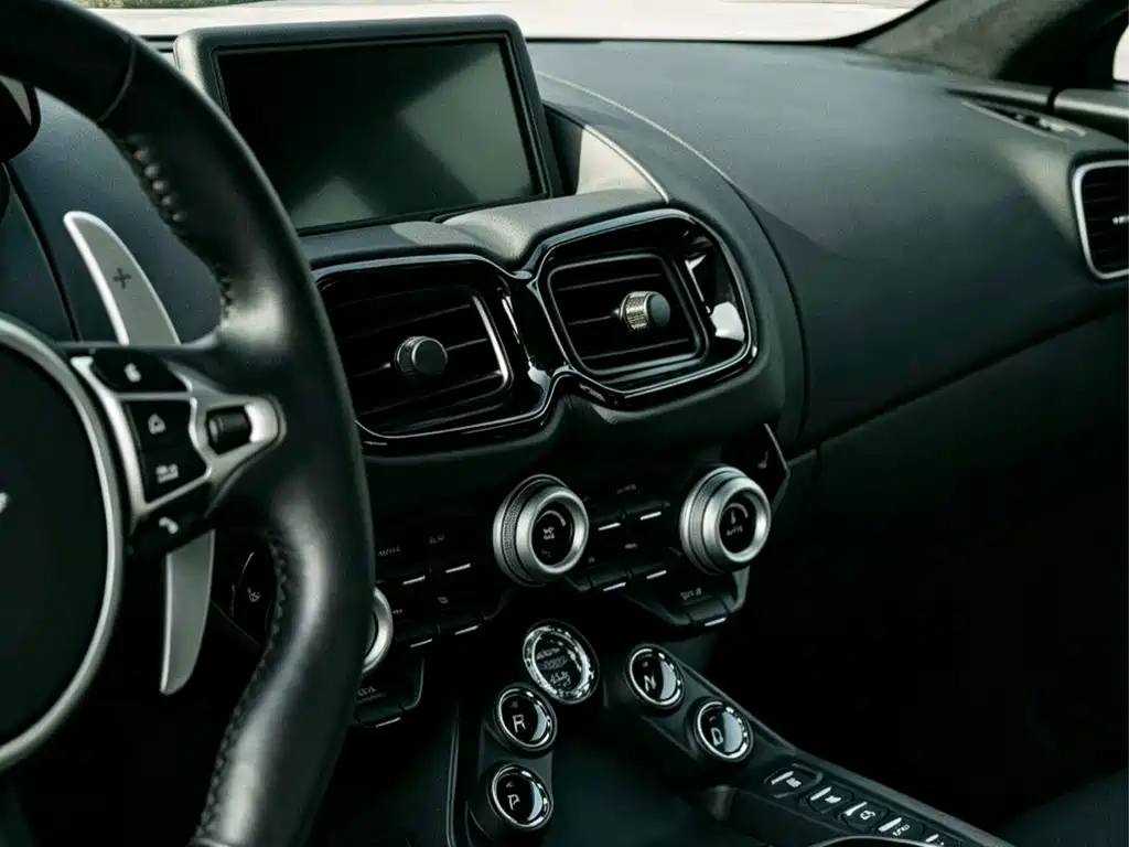 Aston Martin V8 Vantage — миниатюра 9