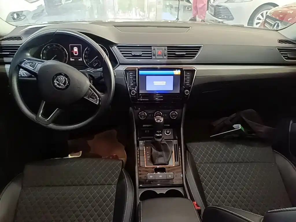Skoda Superb — миниатюра 10