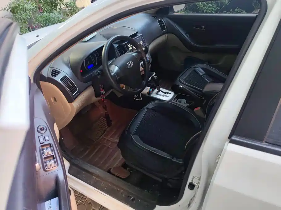 Hyundai Elantra — миниатюра 9
