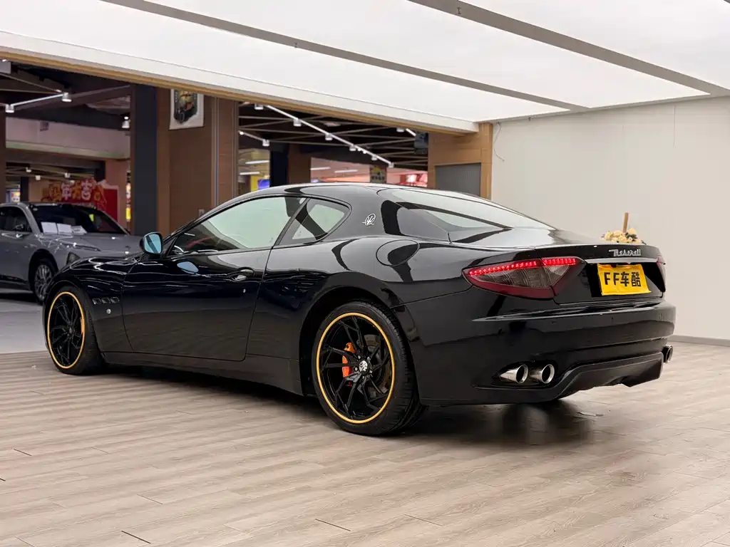 Maserati GranTurismo — миниатюра 4