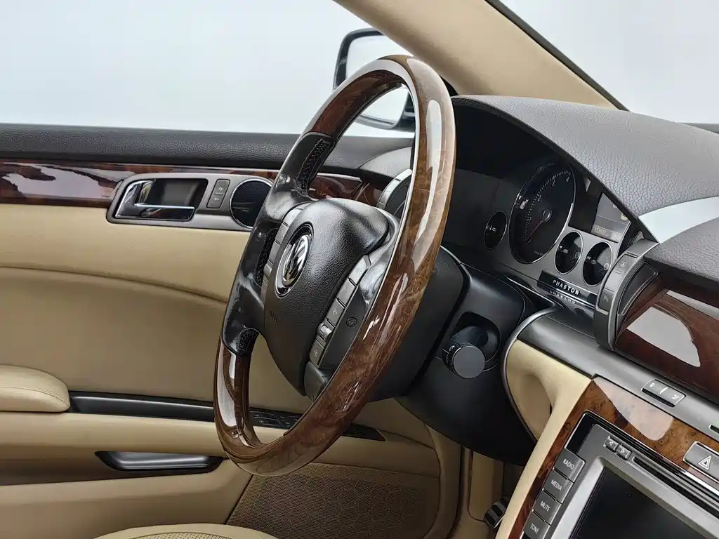 Volkswagen Phaeton — миниатюра 22