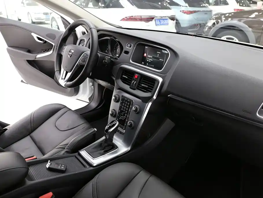 Volvo V40 — миниатюра 15