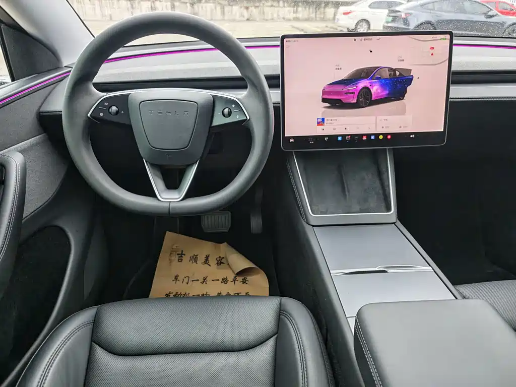 Tesla Model Y — миниатюра 9