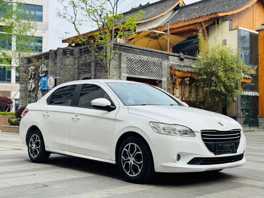 Peugeot 301 1.6L Auto Comfort Edition, фото 3