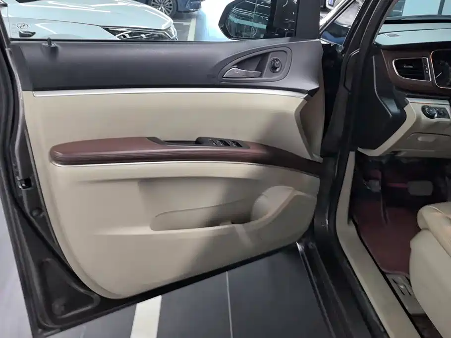 Buick GL8 — миниатюра 7