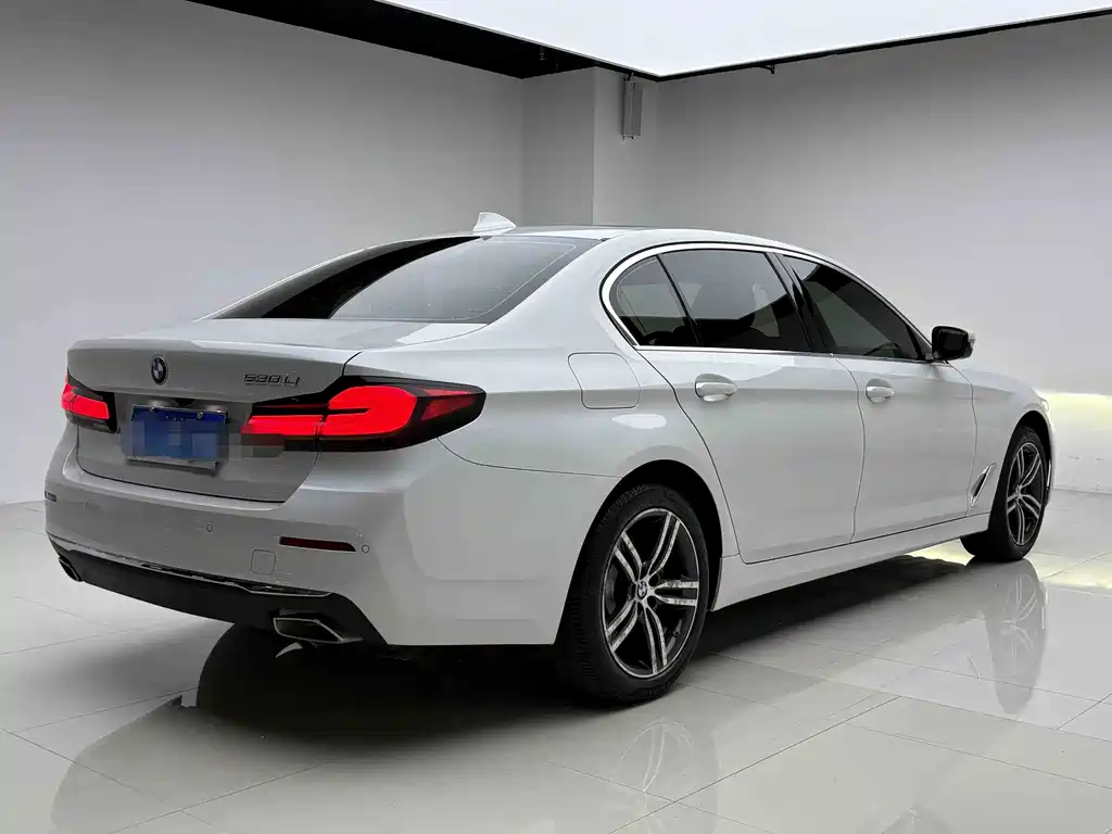 BMW 5 Series — миниатюра 16