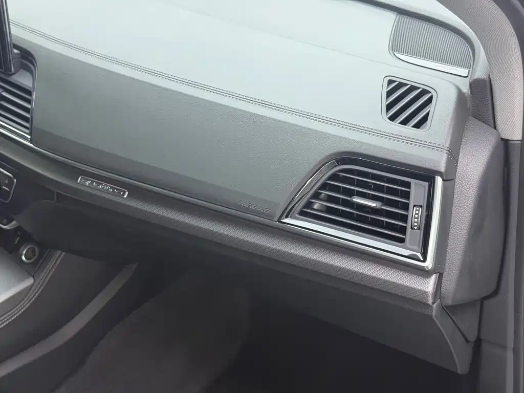 Audi Q5L — миниатюра 21