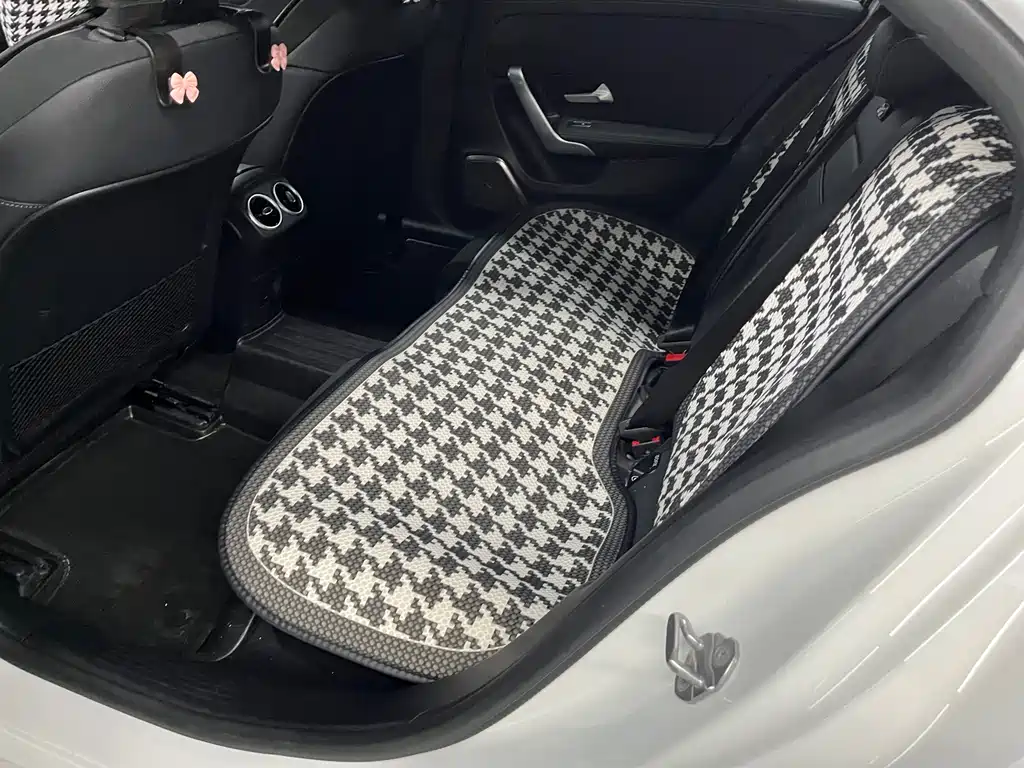 Mercedes-Benz A-Class — миниатюра 11