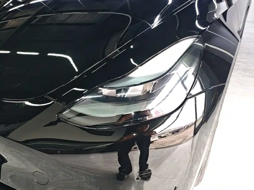 Tesla Model Y — миниатюра 24