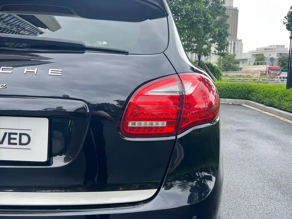 Porsche Cayenne — миниатюра 11