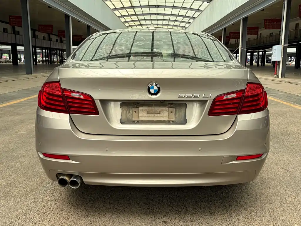 BMW 5 Series — миниатюра 6
