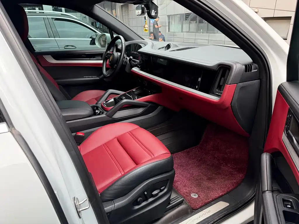 Porsche Cayenne — миниатюра 7