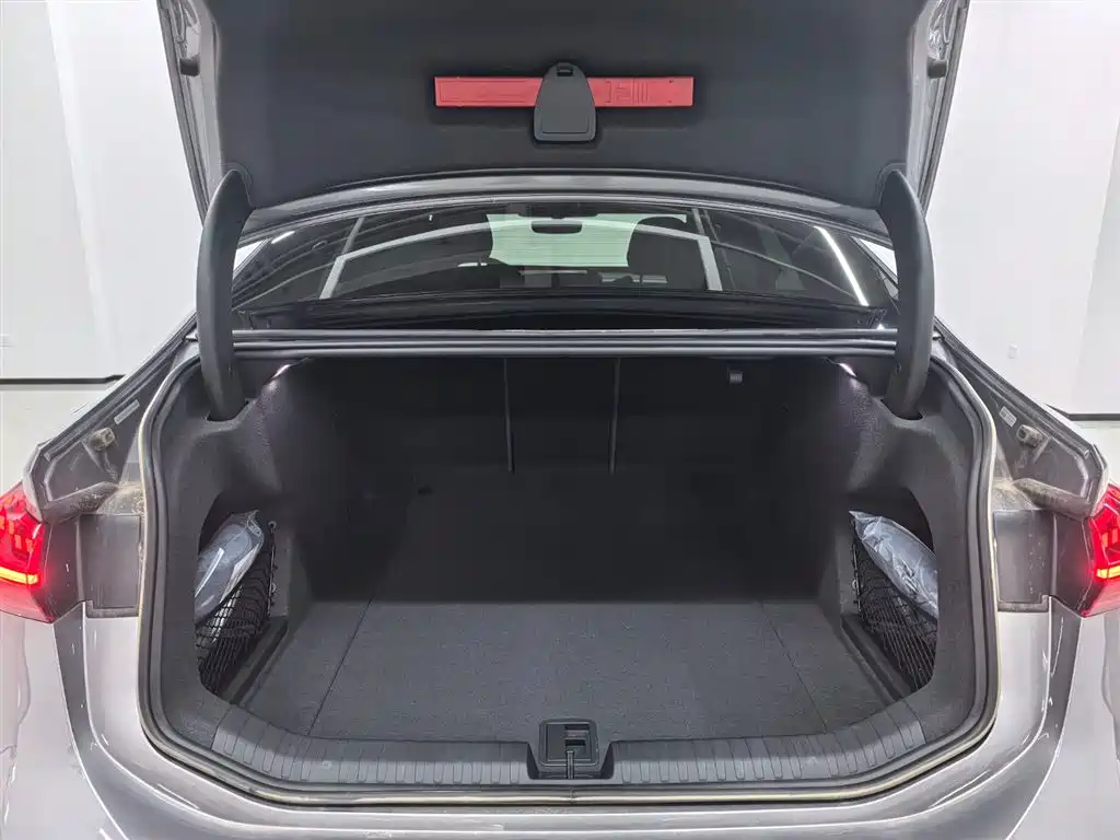 Audi A6L e-tron — миниатюра 7