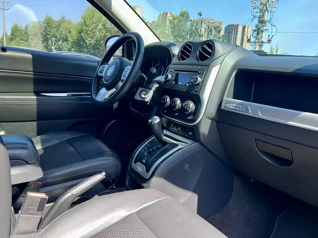 Jeep Compass (Import) — миниатюра 16