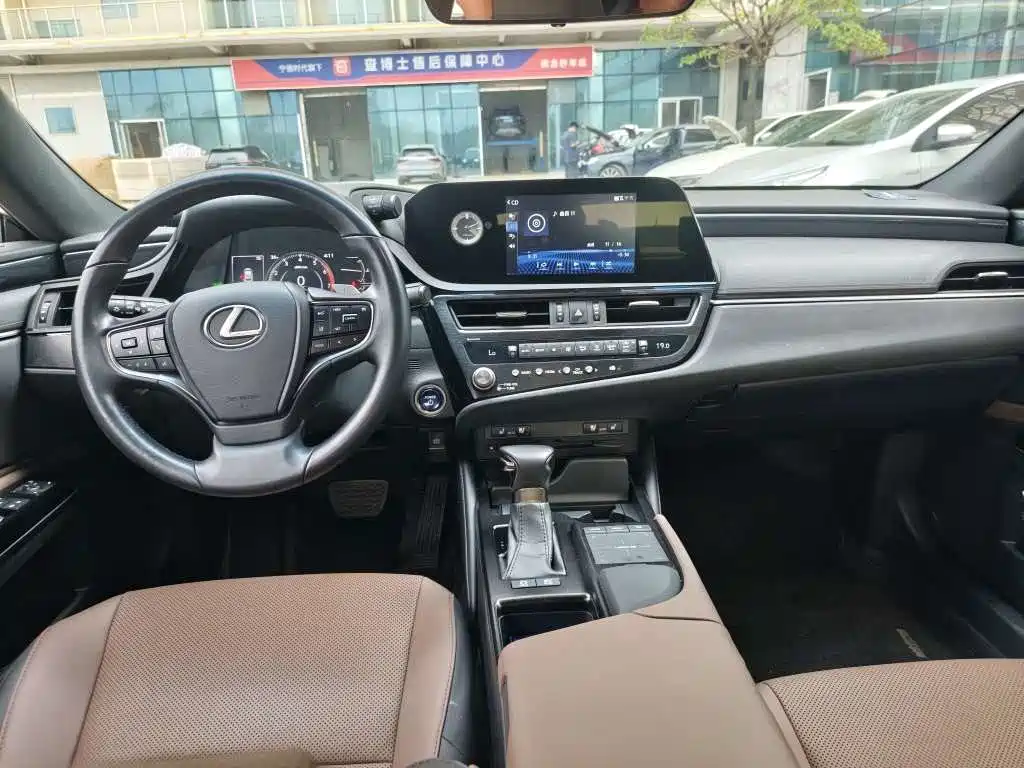 Lexus ES — миниатюра 8
