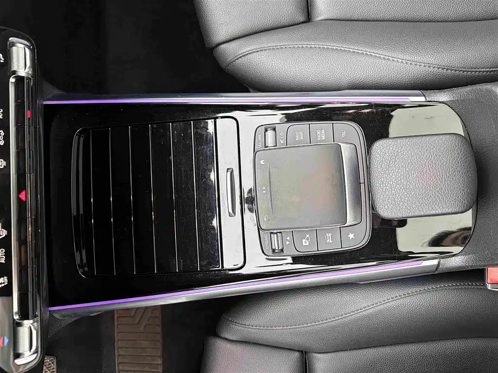 Mercedes-Benz GLB — миниатюра 12