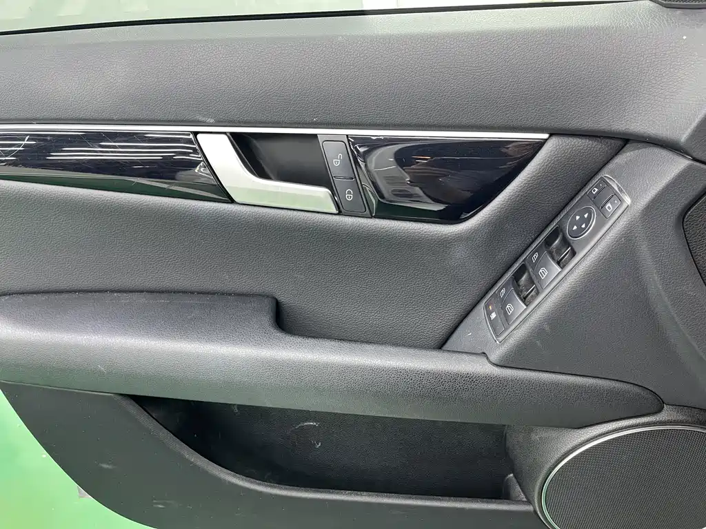 Mercedes-Benz C-Class — миниатюра 18
