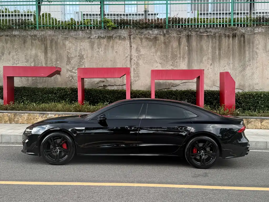 Audi A7L 2022 45 TFSI quattro S-line