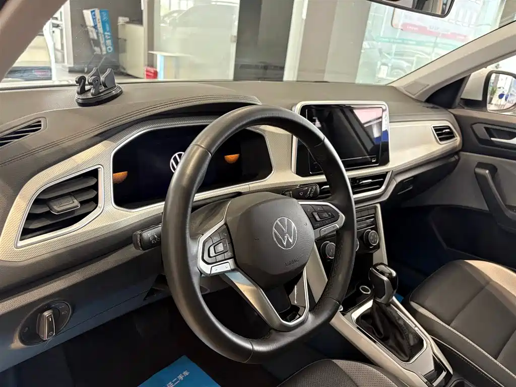Volkswagen T-Roc — миниатюра 12