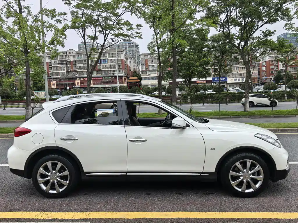 Infiniti QX50 2015 2.5L Enjoy