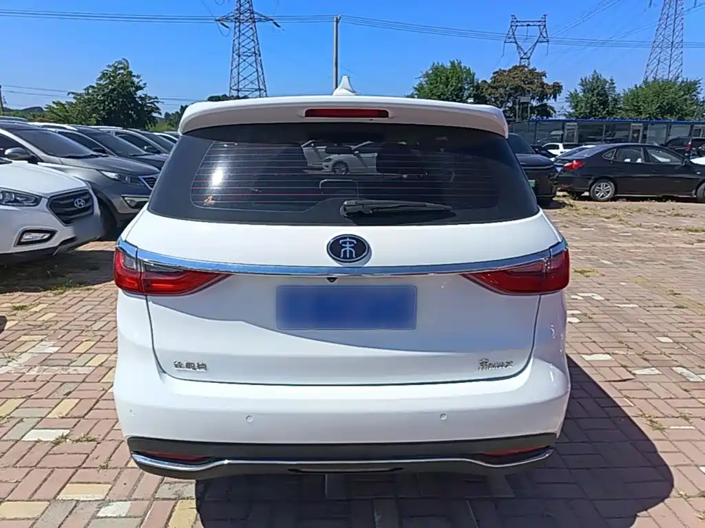 BYD MAX — миниатюра 6