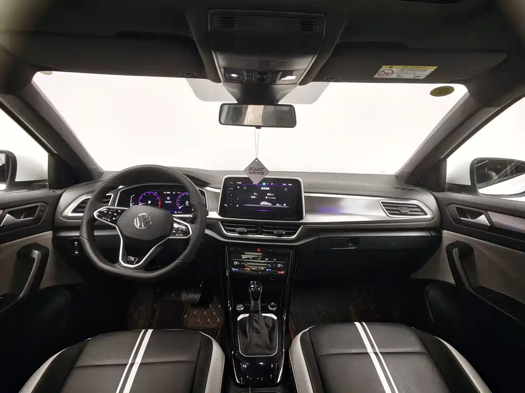 Volkswagen T-Roc — миниатюра 18